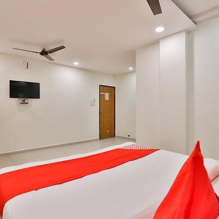 Oyo 16675 Hotel Shri Krishna Inn 苏拉特 外观 照片