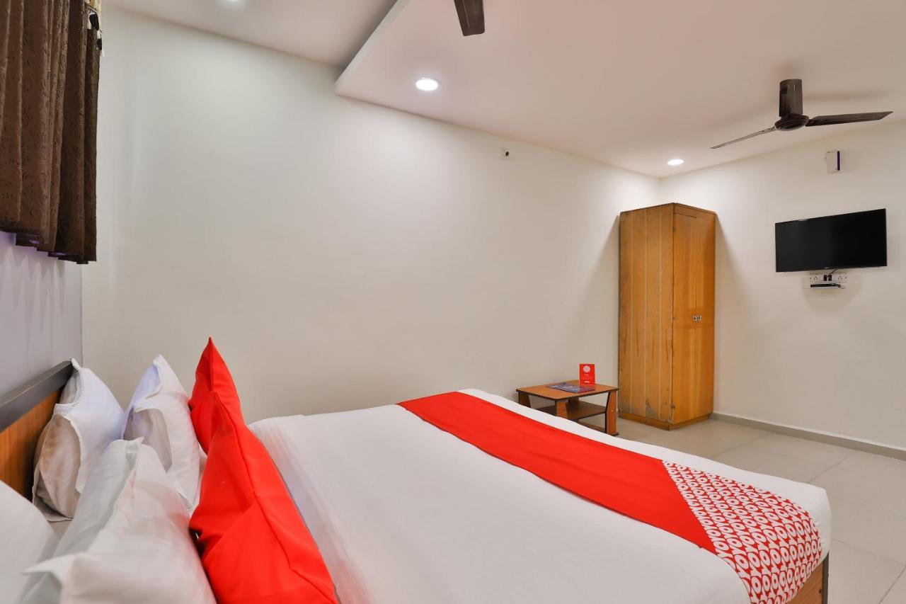 Oyo 16675 Hotel Shri Krishna Inn 苏拉特 外观 照片