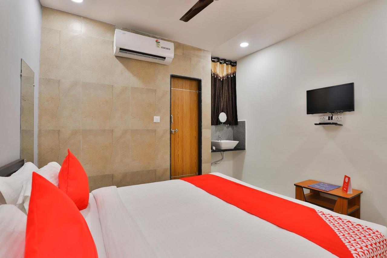 Oyo 16675 Hotel Shri Krishna Inn 苏拉特 外观 照片