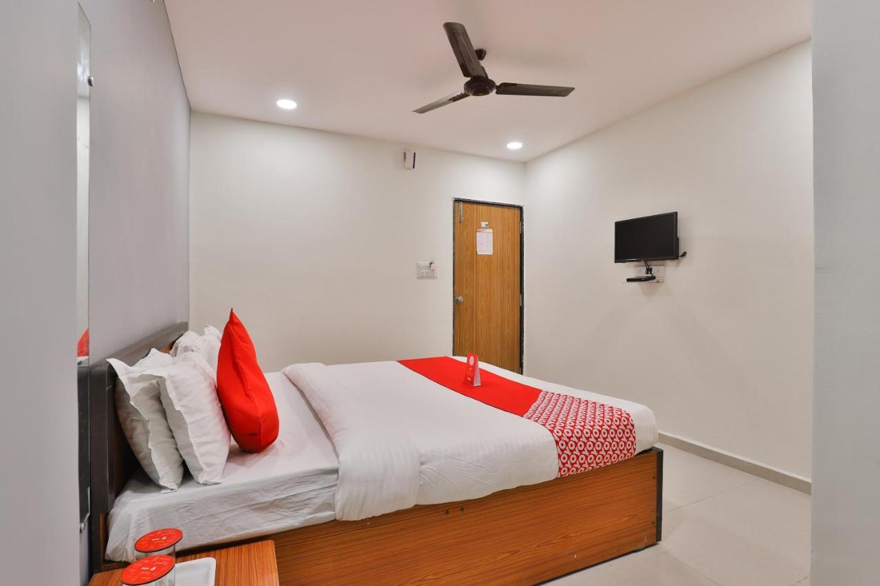 Oyo 16675 Hotel Shri Krishna Inn 苏拉特 外观 照片