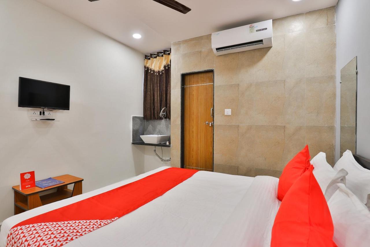 Oyo 16675 Hotel Shri Krishna Inn 苏拉特 外观 照片