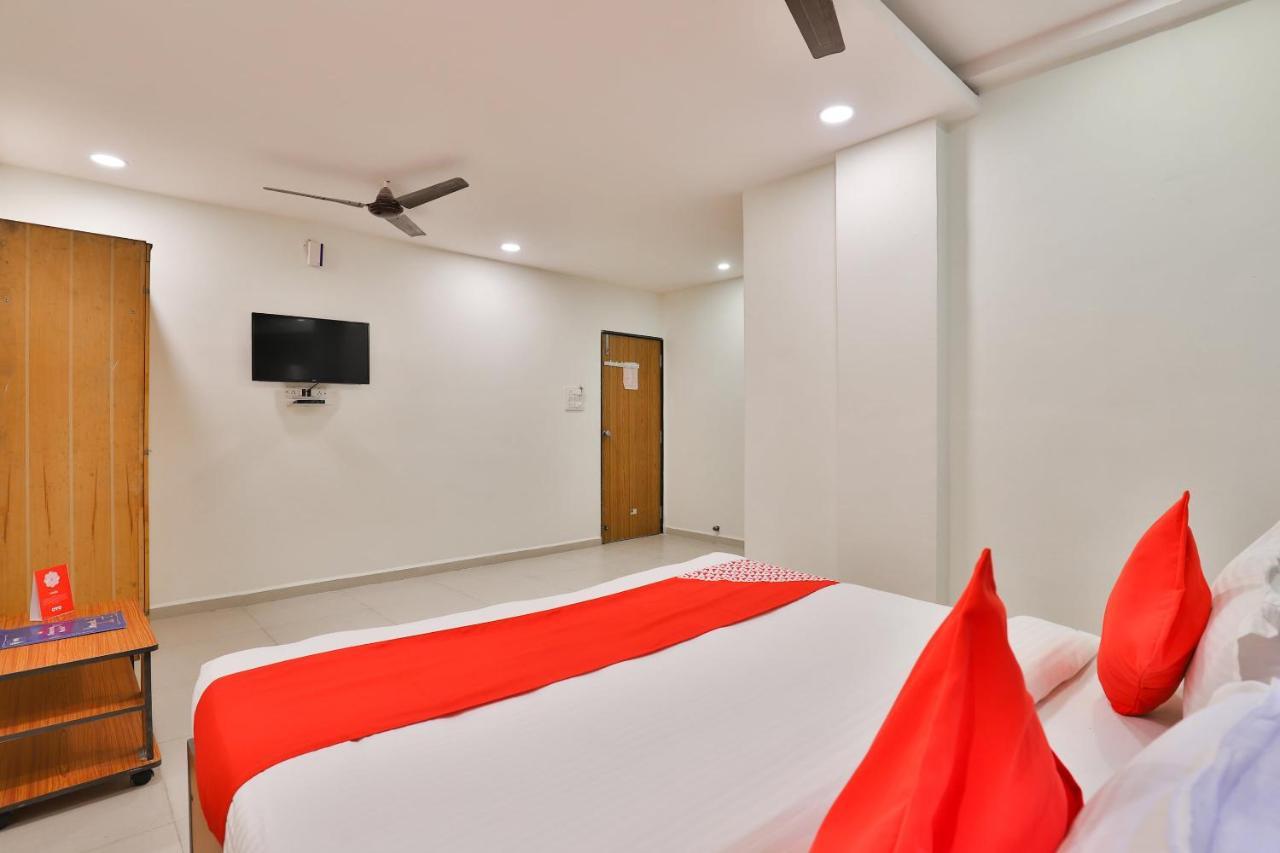 Oyo 16675 Hotel Shri Krishna Inn 苏拉特 外观 照片
