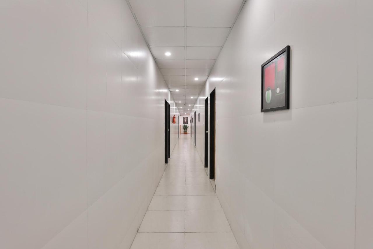 Oyo 16675 Hotel Shri Krishna Inn 苏拉特 外观 照片