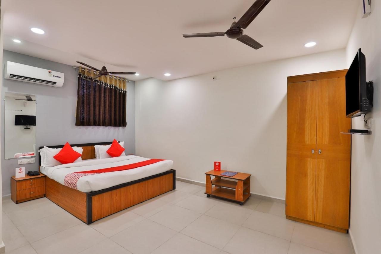 Oyo 16675 Hotel Shri Krishna Inn 苏拉特 外观 照片