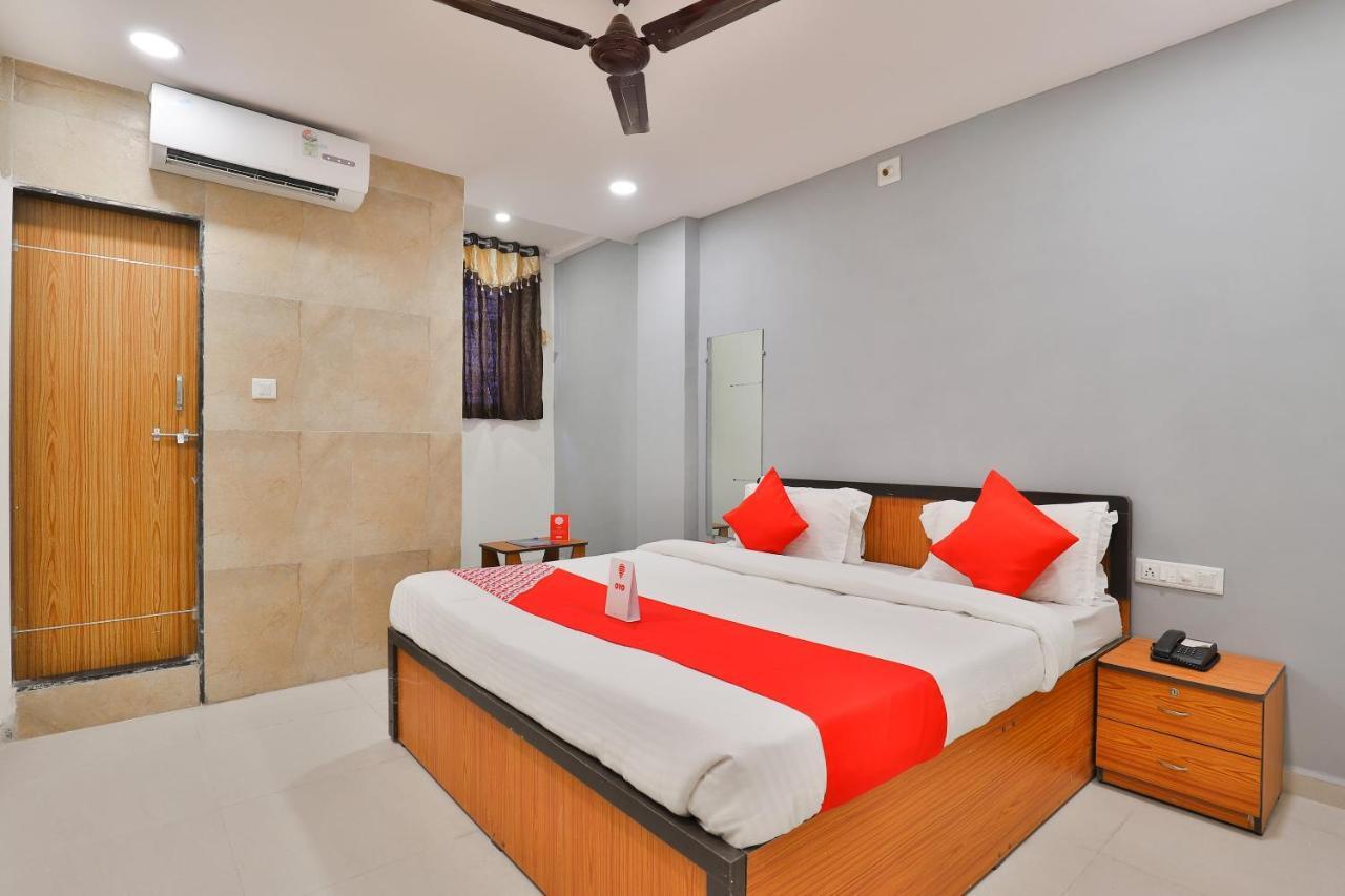 Oyo 16675 Hotel Shri Krishna Inn 苏拉特 外观 照片